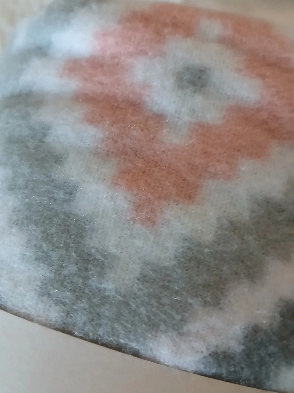 💚 Mainstays Gray & Blush Aztec Fleece Throw - NEW WITH TAGS!